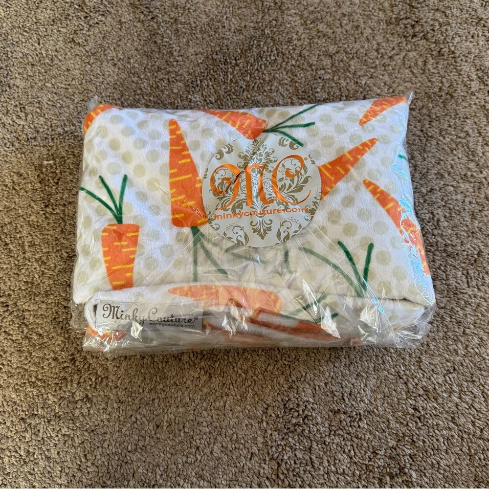 NIP Minky Couture Carrot Print Pillowcase